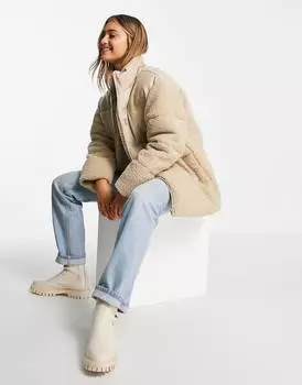 Флисовый пуховик из искусственной кожи с нашивками ASOS DESIGN