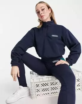 Флисовый топ adidas Originals Retro Luxury темно-синего цвета с укороченным кроем, короткой молнией 1/4 и принтом на спине