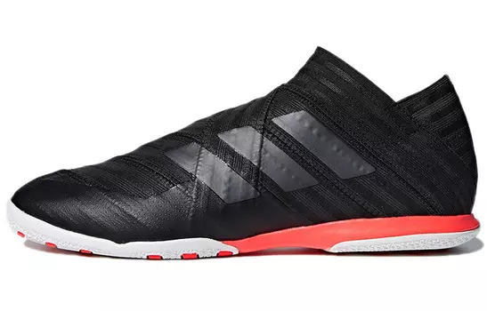 Футбольные бутсы Nemeziz мужские низкие черные Adidas