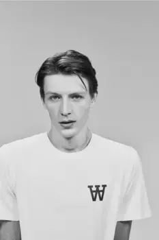 Футболка ace с принтом на груди H&M, белый