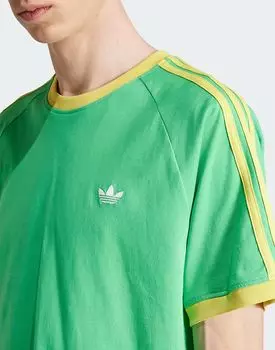 Футболка Adidas Originals Monogram cali в цвете Energy Green