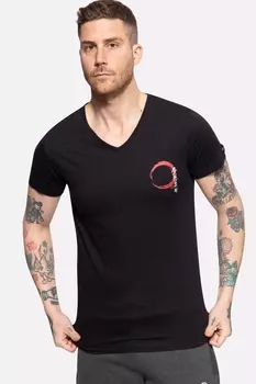 Футболка Akito Tanaka mit dezentem Frontprint Flag, черный