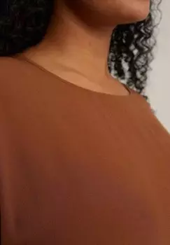 Футболка базовая Curve WE Fashion, коричневая