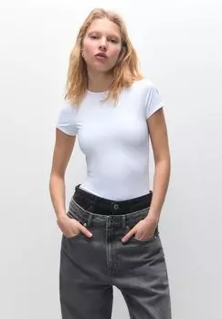 Футболка базовая FITTED SHORT SLEEVE PULL&BEAR, цвет white