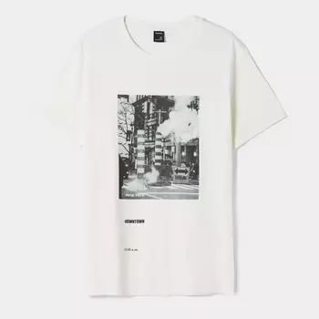 Футболка Bershka Short Sleeve Photographic Print, белый с оттенком