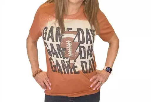 Футболка Bleached Football Gameday, осень Serendipity Tees, цвет autumn