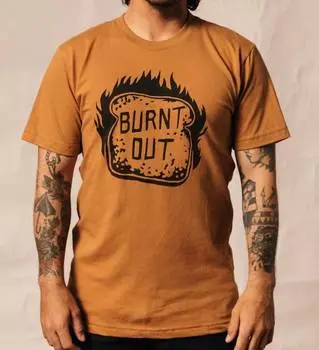 Футболка Burnt Out для мужчин в горчичном цвете Pyknic, цвет mustard
