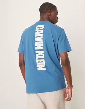 Футболка Calvin Klein Jeans с вертикальным принтом на спине синего цвета
