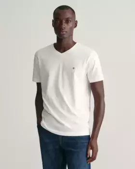 Футболка Gant "SLIM SHIELD V-NECK T-SHIRT" с небольшой вышивкой логотипа на груди, белый