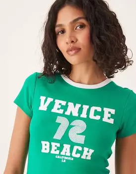 Футболка Gina Tricot с короткими рукавами и принтом «Венецианский пляж» зеленого цвета