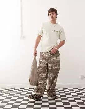 Футболка Gramicci с графическим принтом для альпинизма в натуральном цвете