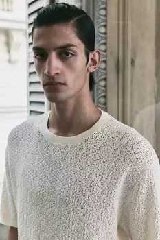 Футболка из структурированного трикотажа прямого кроя. H&M, белый