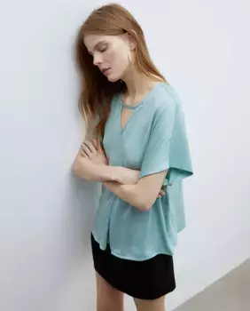 Футболка из струящегося атласа Sfera, бирюзовый