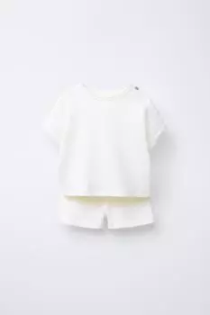 Футболка из вафельного трикотажа и шорты-бермуды в сочетании ZARA, устрично-белый