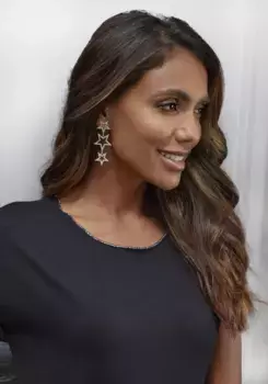 Футболка LASCANA с элегантной блестящей отделкой, черный