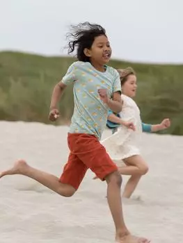 Футболка Little Green Radicals Sunshine из органического хлопка с короткими рукавами, цвет Утиное яйцо/мульти