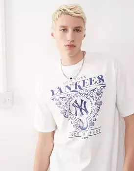 Футболка New Era NY Yankees свободного кроя с графическим элементом на спине белого цвета