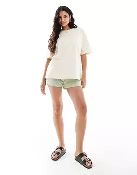 Футболка оверсайз цвета экрю с ягодным рисунком ASOS DESIGN