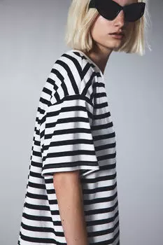 Футболка оверсайз с принтом H&M, черный
