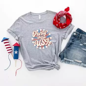 Футболка Party In The USA с короткими рукавами и графическим рисунком Simply Sage Market