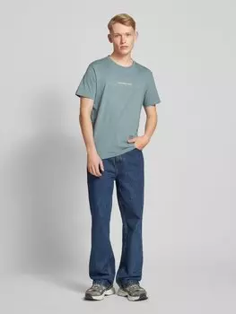 Футболка с этикеткой Calvin Klein Jeans