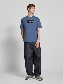 Футболка с этикеткой Levi's