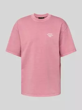 Футболка с этикеткой Pegador