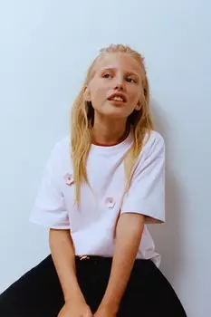 Футболка с цветочной аппликацией ZARA, розовый