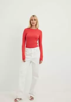 Футболка с длинным рукавом BODY MIT OFFENEM RCKEN NA-KD, насыщенно-красный