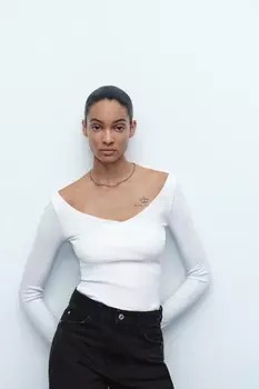 Футболка с длинным рукавом в ребребне ZARA, белый