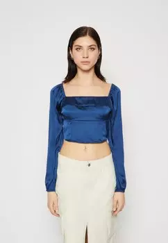 Футболка с длинными рукавами Long-Sleeve Satin Square-Neck Top Hollister Co.