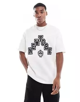 Футболка с флокированным принтом белого цвета Bershka