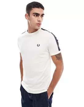 Футболка с контрастной лентой и надписью Ringer в оттенке белого цвета Fred Perry