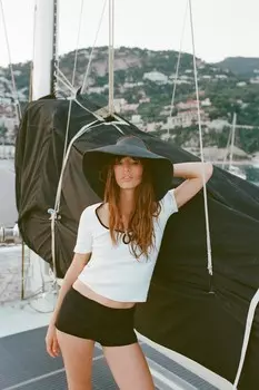 Футболка с контрастной ребличной отделкой ZARA, белый