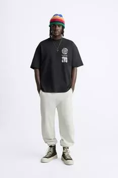 Футболка с контрастным принтом ZARA, черный