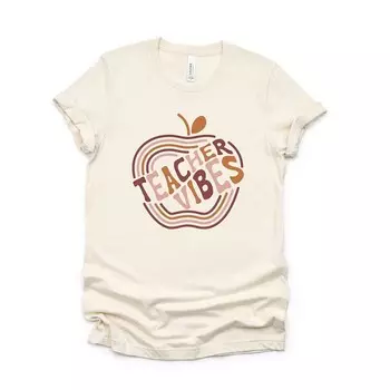 Футболка с короткими рукавами и графическим рисунком в стиле ретро Teacher Vibes Simply Sage Market, цвет Cream