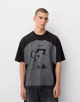 Футболка с короткими рукавами и принтом «человек с бензопилой» Bershka, черный