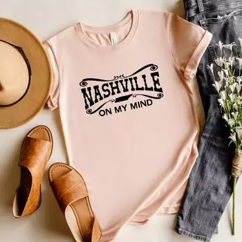 Футболка с короткими рукавами и рисунком Nashville On My Mind Simply Sage Market