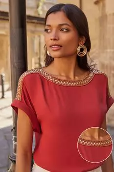 Футболка с круглым вырезом и закатанными рукавами Love & Roses, красный