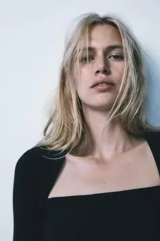 Футболка с квадратным вырезом в рубчик ZARA, черный