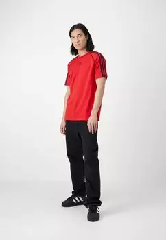 Футболка с набивным рисунком adidas Originals, лучше алого цвета Tee