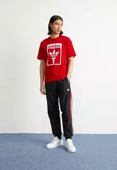 Футболка с набивным рисунком adidas Originals, лучше алого цвета Trefoil Torch