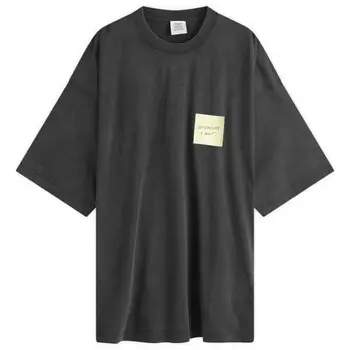 Футболка с наклейкой Vetements, черный