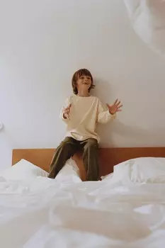 Футболка с отстрочкой ZARA, экрю
