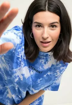 Футболка с принтом BATIK STATEMENT RUNDHALS HALBARM Studio Untold, синий