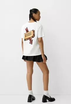 Футболка с принтом BEETLEJUICE Bershka, белый