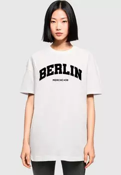 Футболка с принтом BERLIN WORDING OVERSIZED BOYFRIEND Merchcode, цвет white