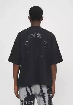 Футболка с принтом Boxy Fit Tee Unisex 7 DAYS Active, черная