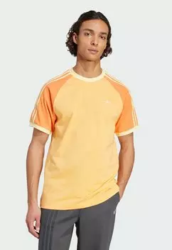 Футболка с принтом CALI TEE Adidas Originals, оранжевый