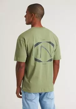 Футболка с принтом CAPITAL CHASIN', зеленый